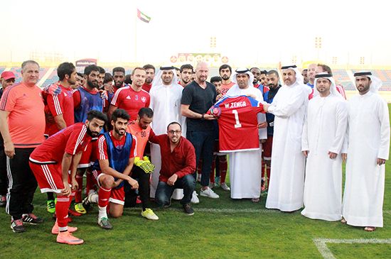 اسرة نادي الشعب تودع المدرب والتر زينجا