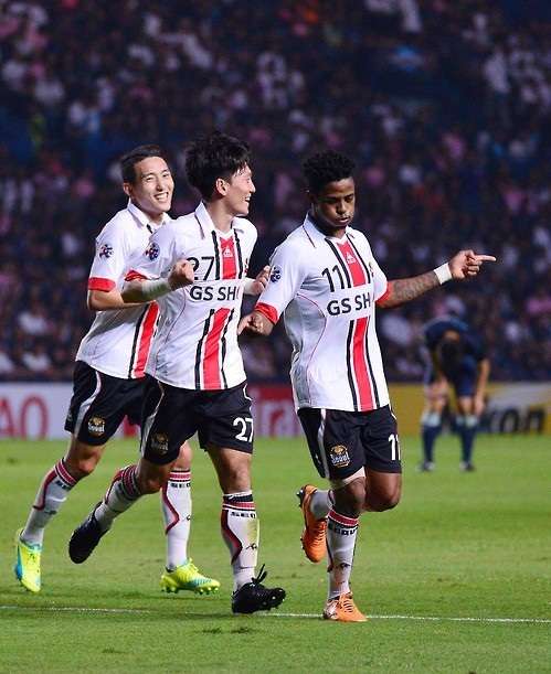 البرازيلي كارلوس أدريانو ساعد سيئول الكوري في خطف أضواء الجولة