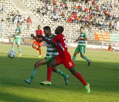 صورة من مباراة الذهاب بين الفريقين