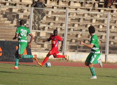 صورة من مباراة الذهاب بين الفريقين