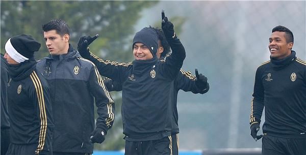 ساندرو مع زملائه