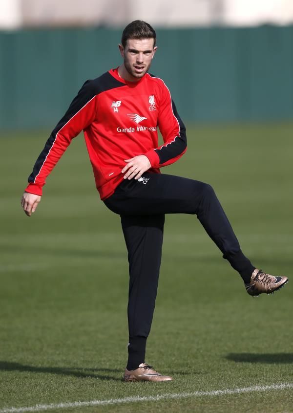 جوردان هندرسون خلال تدريبات يوم أمس الجمعة