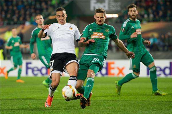 صورة من مباراة رابيد فيينا النمساوي وفالنسيا 