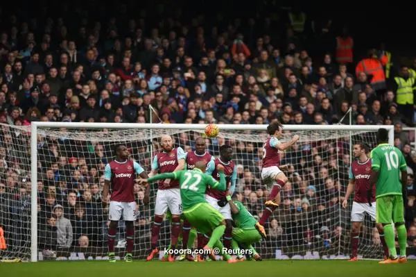 ?i=reuters%2f2016-02-27%2f2016-02-27t141405z_99584045_mt1aci14288373_rtrmadp_3_soccer-england-whu-sun_reuters