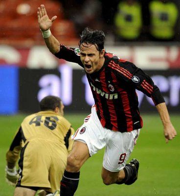 إنزاغي مهاجم الميلان الوحيد حالياً