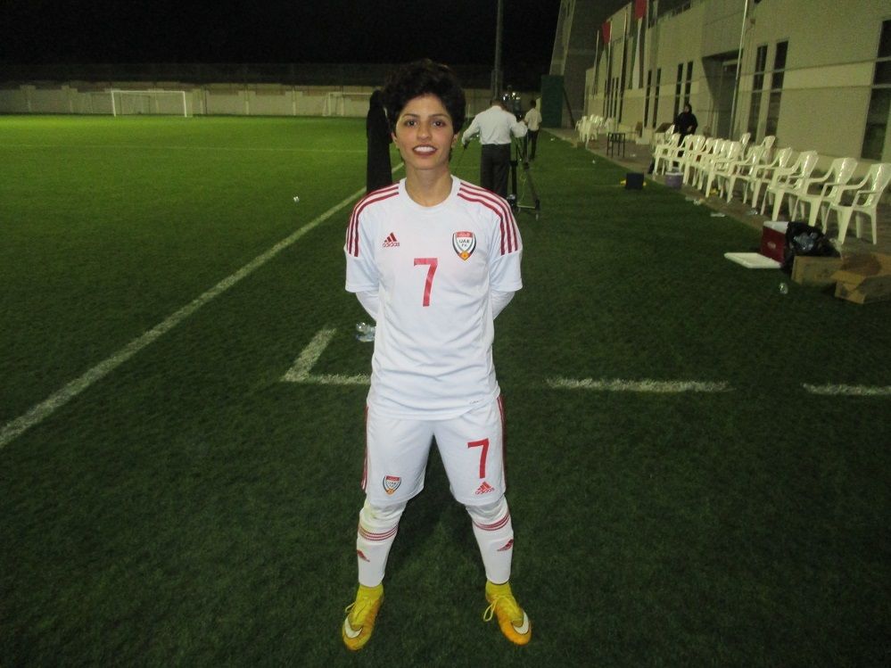 لاعبة الوسط الموهوبة الجليلة النعيمي