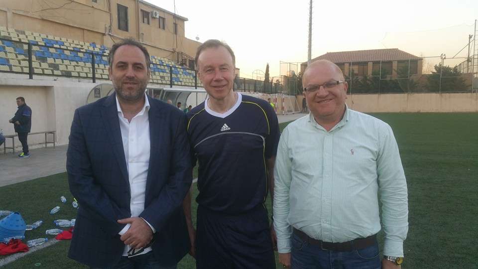 جاسبرت متوسطاً سليمان والمسؤول الإعلامي لنادي العهد يوسف يونس