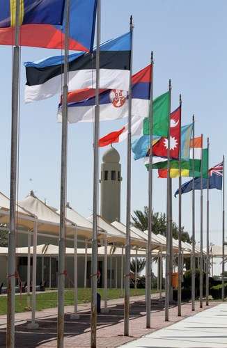 أعلام الدول المشاركة في البطولة الخامسة للرماية