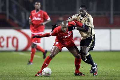 جانب من لقاء مرسيليا و تونتي في كاس الاتحاد الاوربي