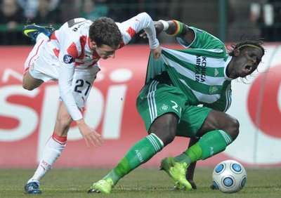 جانب من لقاء سانت اتيان و اوليمبياكوس اليوناني