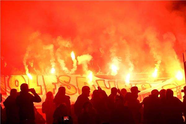 جماهير فولفسبورج خلال المباراة