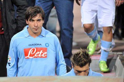 آمال جماهير نابولي معقودة على النجم الأرجنتيني لافـيـزي