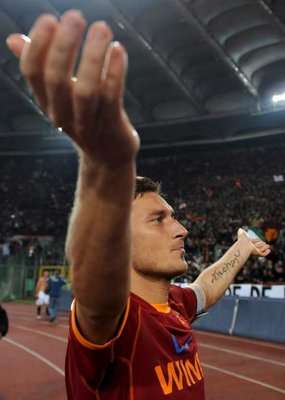 الإيطالي توتي قد يغيب عن لقاء فريقه القادم أمام الإنتر