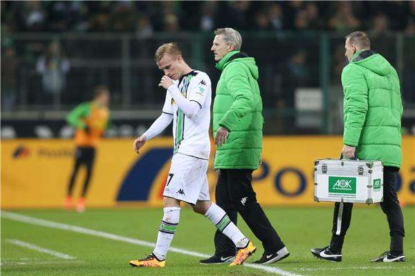 لحظة مغادرة أوسكار ويندت أرضية الملعب