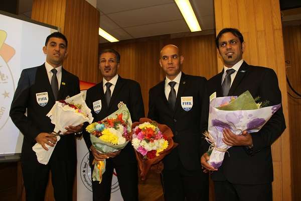 حفل تسليم الشارات للحكام