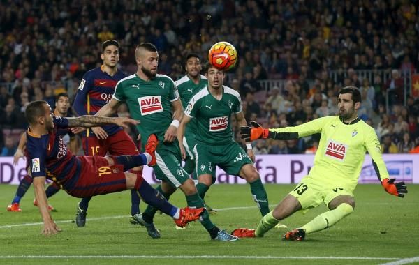 من مباراة الذهاب بين برشلونة وايبار