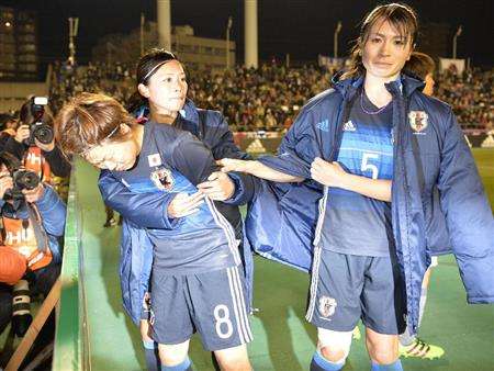 لاعبات منتخب اليابان يذرفن الدموع بعد فقدان حلم ريو 2016