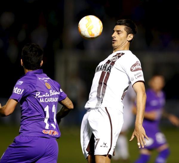 رومان مارتينيز لاعب لانوس