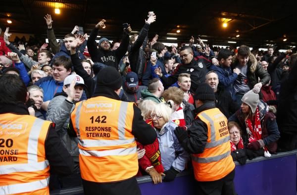 2016-03-06t154201z_100280521_mt1aci14300564_rtrmadp_3_soccer-england-cry-liv_reuters