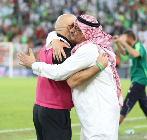 جروس مدرب الأهلي والإداري طارق كيال