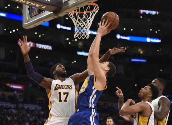 2016-03-06t224046z_1141451206_nocid_rtrmadp_3_nba-golden-state-warriors-at-los-angeles-lakers_reuters