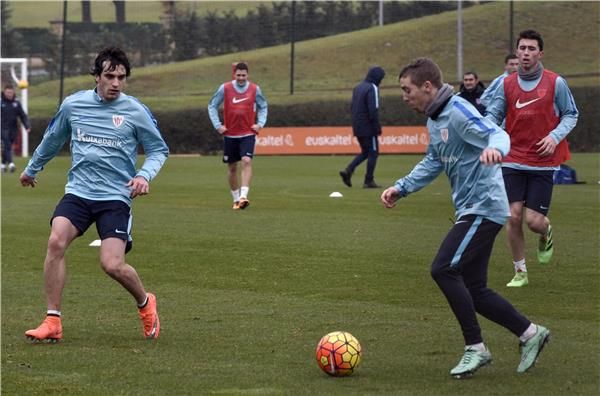 ايميريك لابورت يسارا