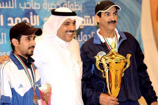 العتيبي يتوسط الرشيدي والديحاني