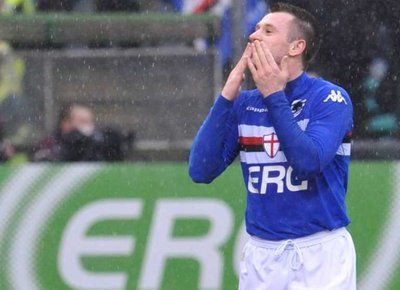 كاسانو يحتفل بهدفه في مرمى الميلان 