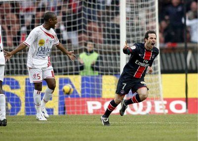فرحة اللاعب لودوفيتش جيولي بعد تسجيله للهدف الثاني لباريس سان جيرمان