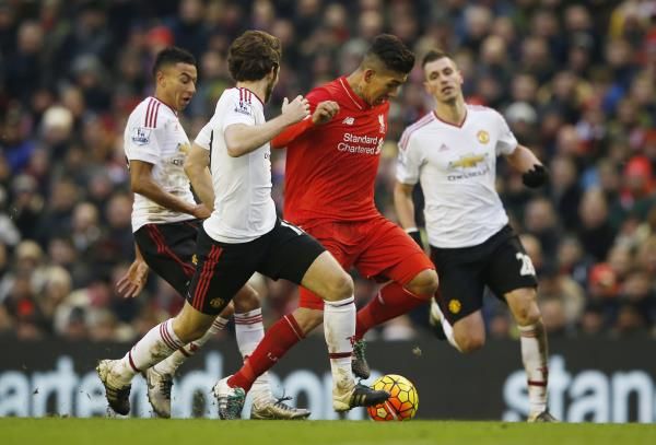 صورة من أرشيف مباريات ليفربول ومانشستر يونايتد