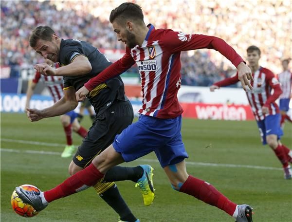 جريغورز كريشوياك  (يسار)