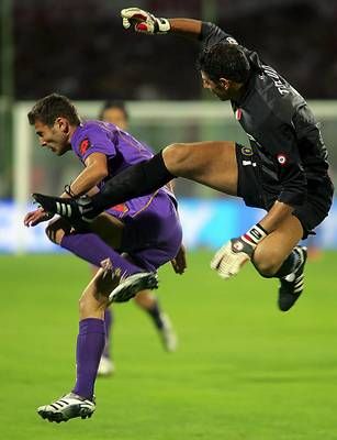 صورة أرشيفية لتولدو و هو يتدخل بشكل عنيف على غوبي