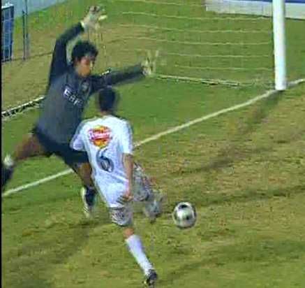 هانى سعيد لاعب الزمالك يحرز هدف المباراة الوحيد