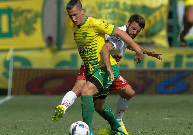 لقطة من مباراة ديفينسا خوستيكا و هوراكان