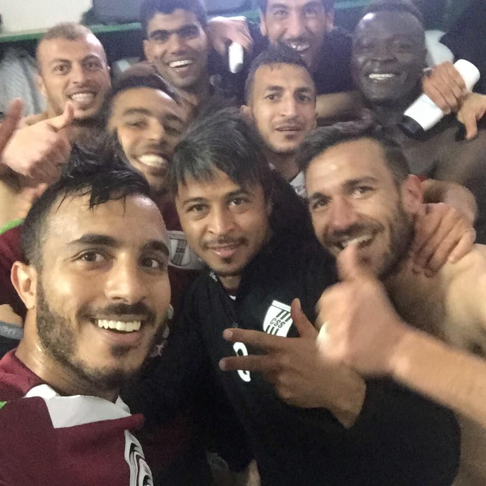  فرحة لاعبي النادي الصفاقسي في حجرات الملابس بعد الفوز الثمين 