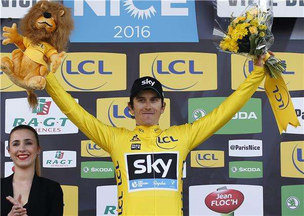 البريطاني جرينت توماس على منصة التتويج