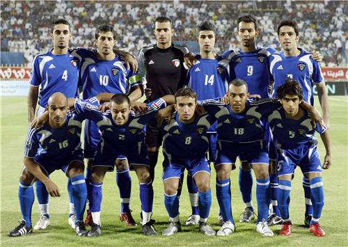 نجوم الازرق يسعون لارضاء الجماهير الكويتية بالفوز