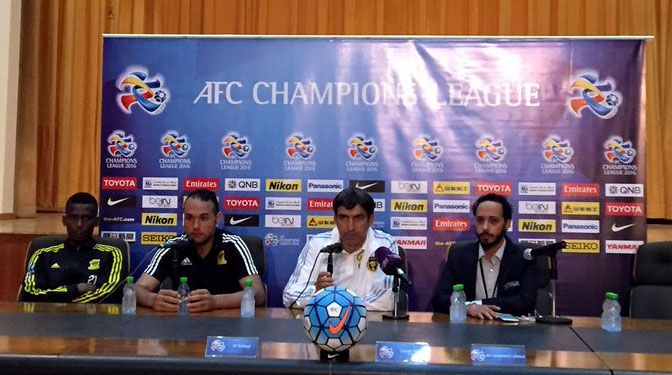 مدرب الإتحاد فيكتور بيتوركا خلال المؤتمر الصحفي