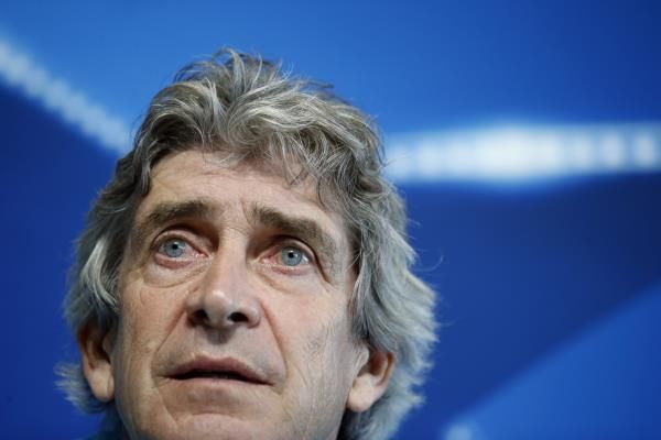 بليجريني  فى المؤتمر الصحفي 