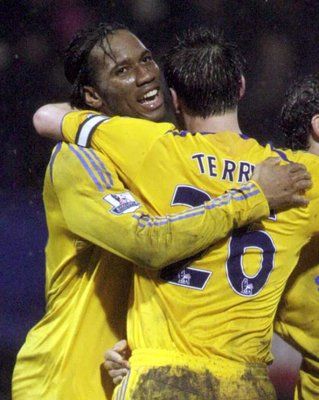 دروغـبـا يعانـق جـون تـيــري قـائـد البلـوز