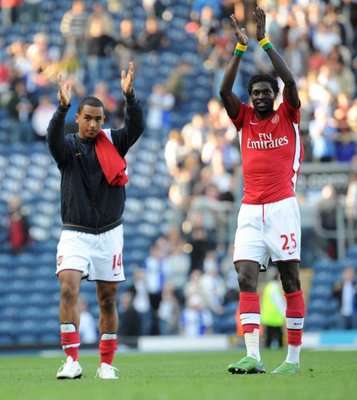 ثيـو والـكـوت وإلى جانبـه زميلـه أديـبـايـور