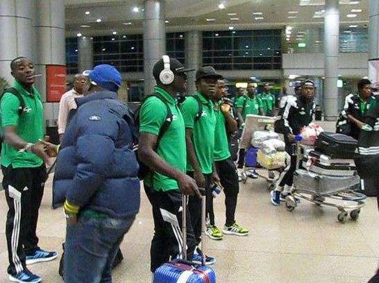 لحظة وصول بعثة فريق سبورتيف دوالا الى مطار القاهرة