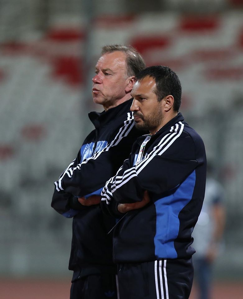 المدرب روبرت جاسبارت مع مساعده باسم مرمر