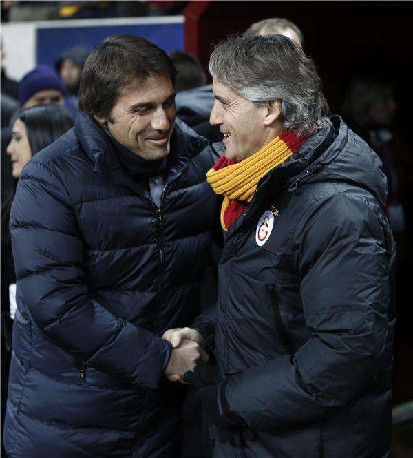 مانشيني (يمين) و كونتي (يسار)