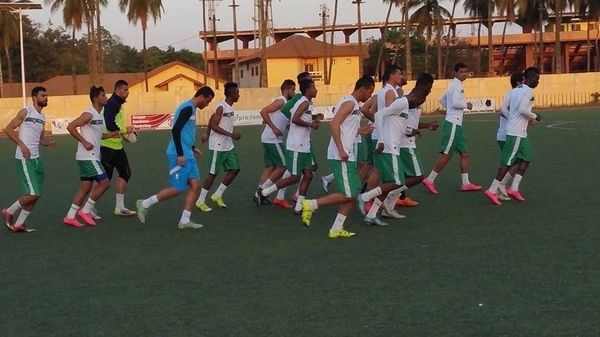 من تدريبات الملعب القابسي في كوناكري 