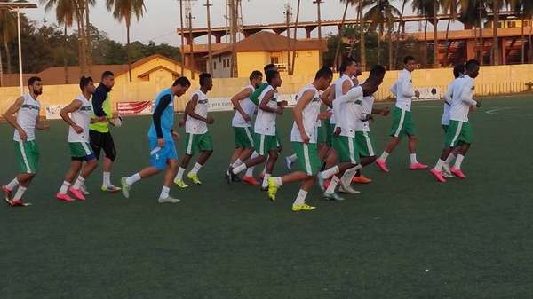 من تدريبات الملعب القابسي في كوناكري 