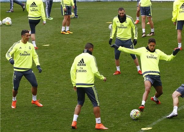 لاعبو الريال في التمارين