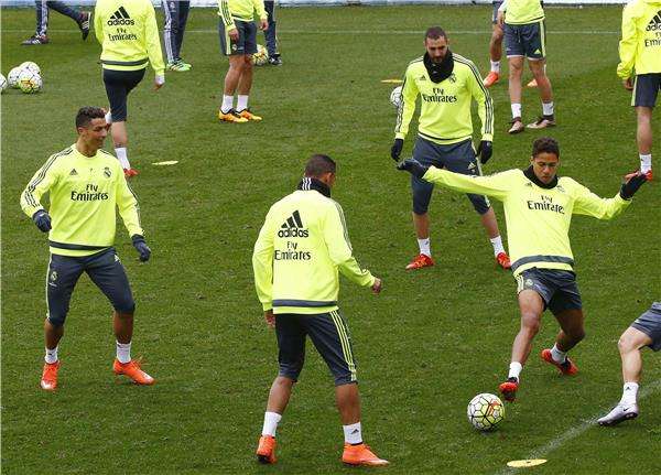 لاعبو الريال في التمارين