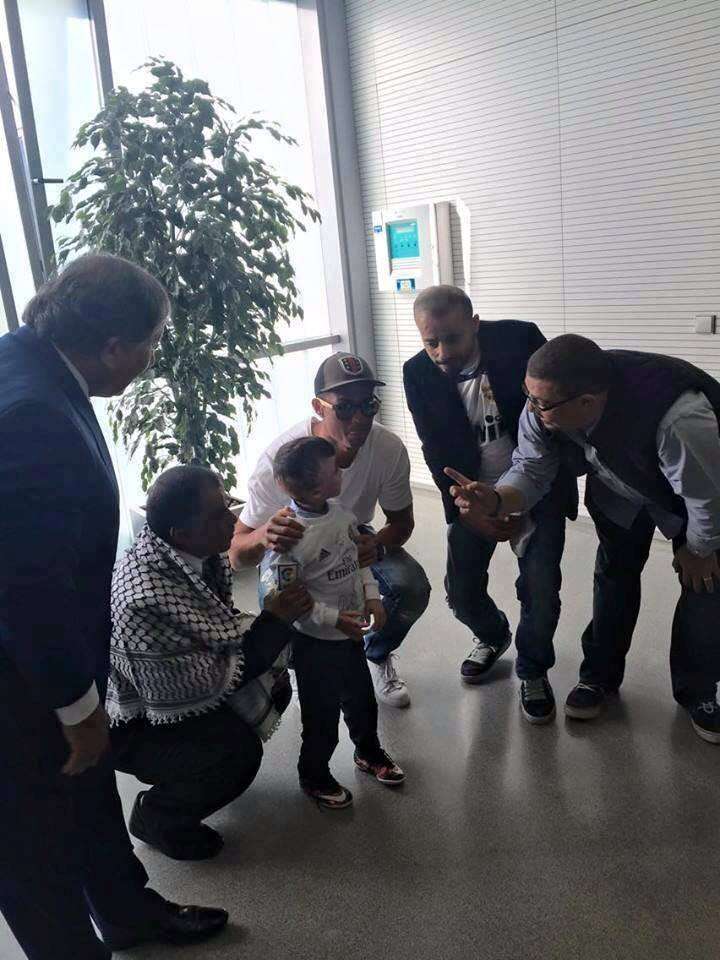 أحمد الدوابشة مع لاعبي الريال