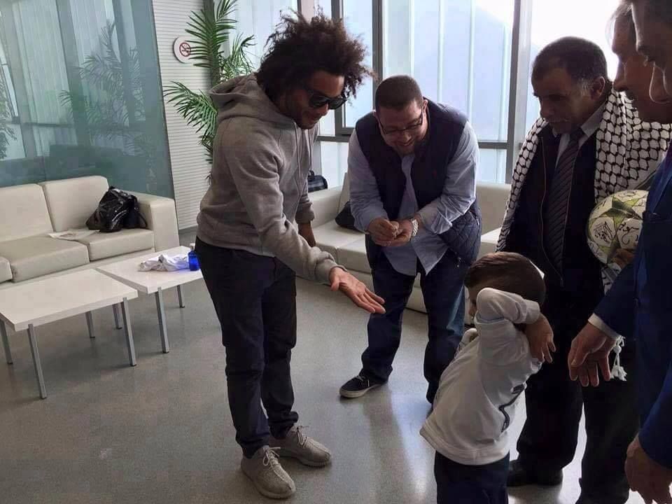 أحمد الدوابشة مع لاعبي الريال